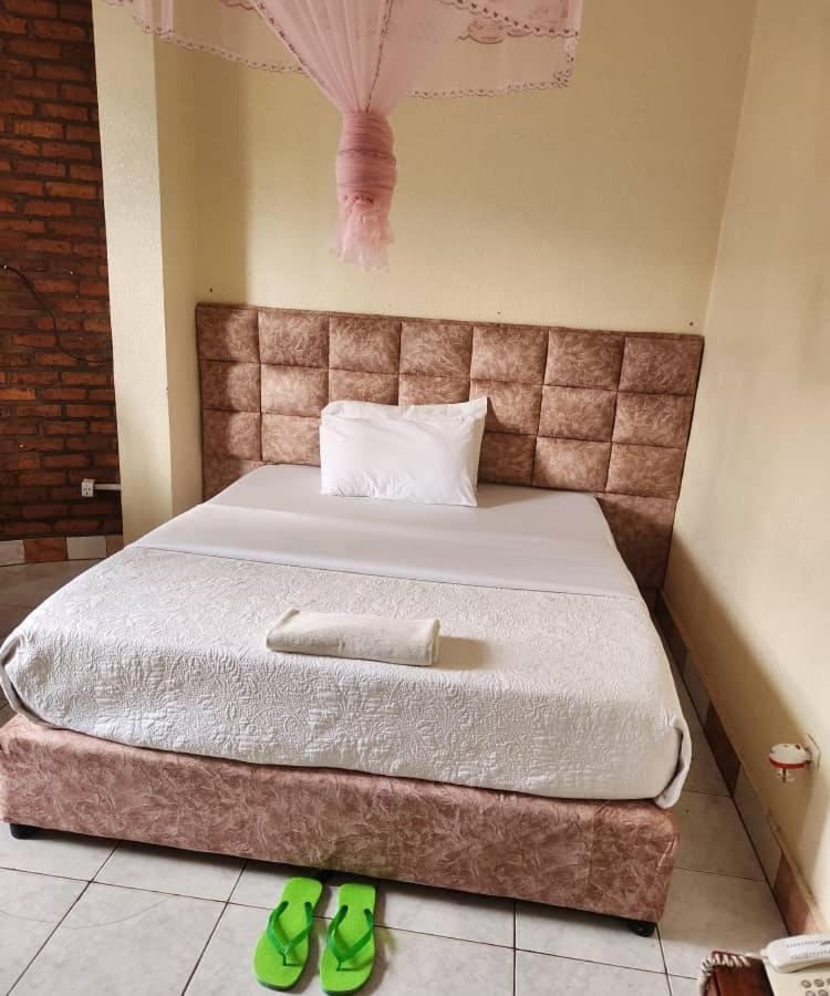 Heartland Hotel Кигали Екстериор снимка